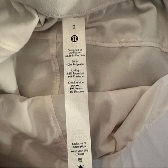 Lululemon Flat-Front Relaxed Short 4" new - Picture 4 of 7